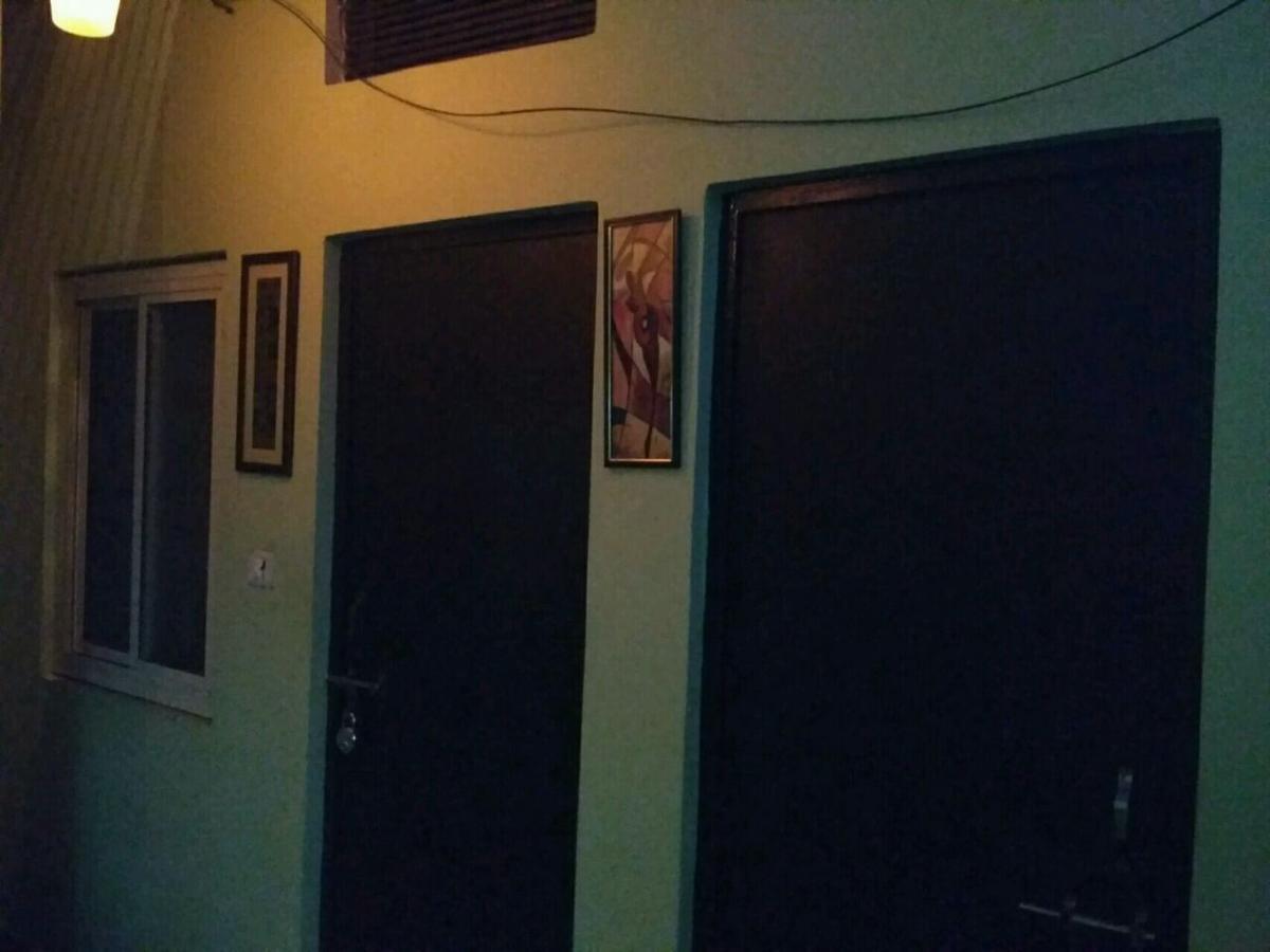 Metro House * New Delhi