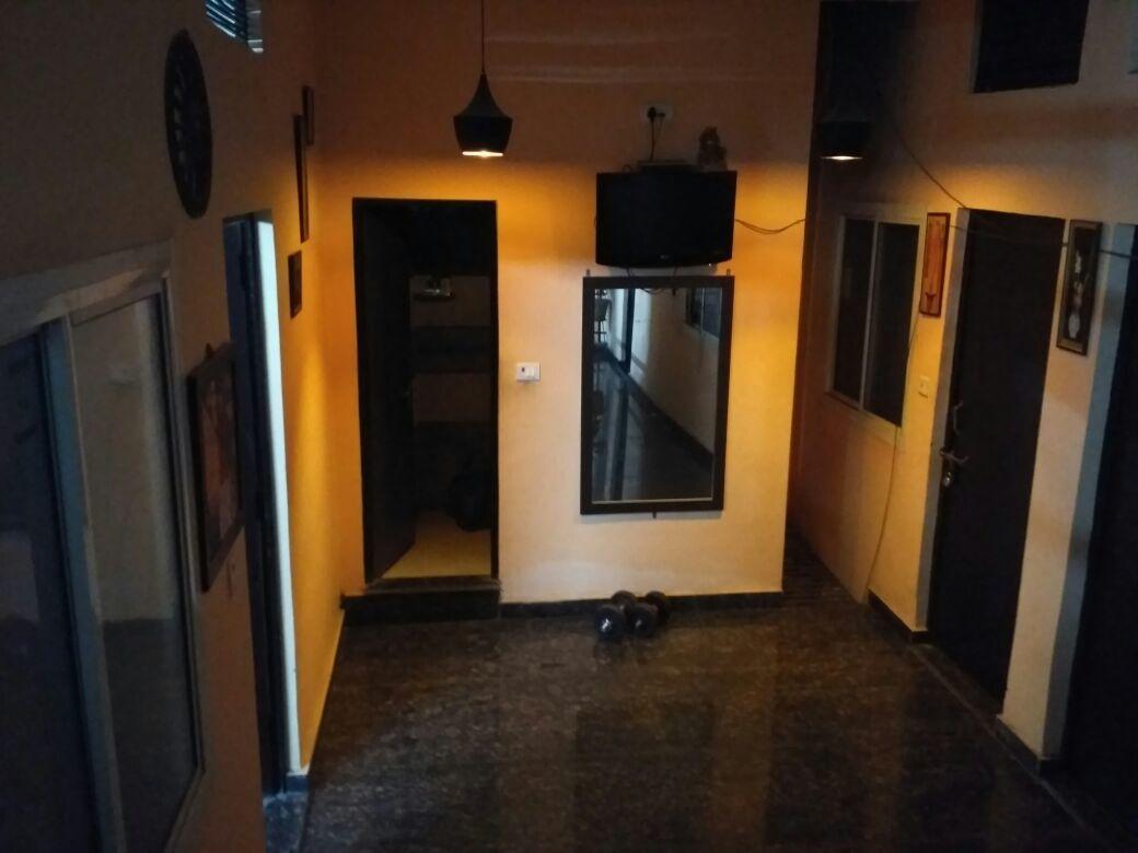 Hotel Metro House *